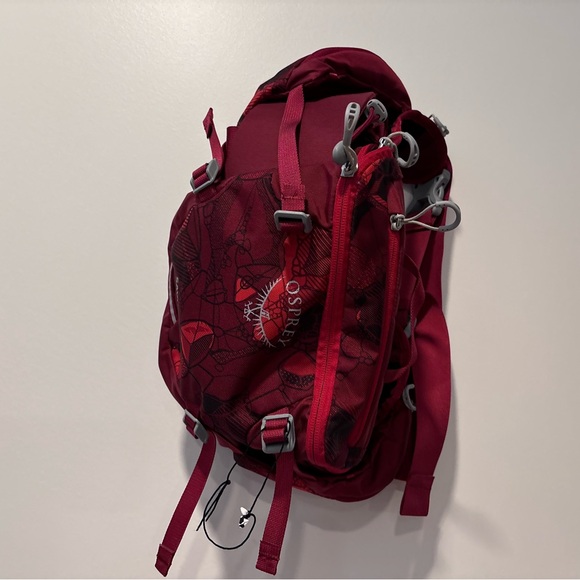 Osprey Savu 5 Belt Bag in Deep Red - Picture 5 of 7